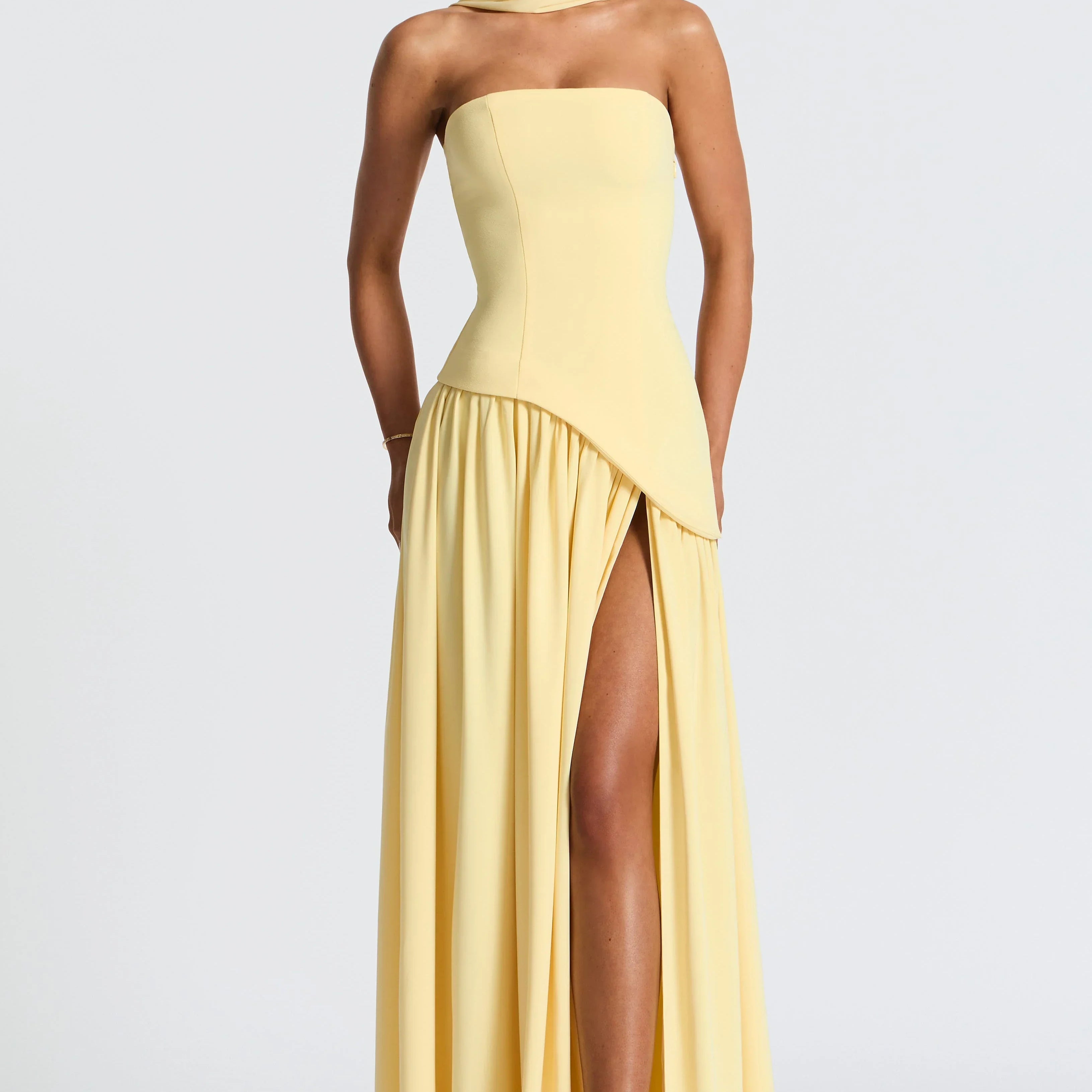 Beatriz – Vestido Longo Corset com Lenço Elegante